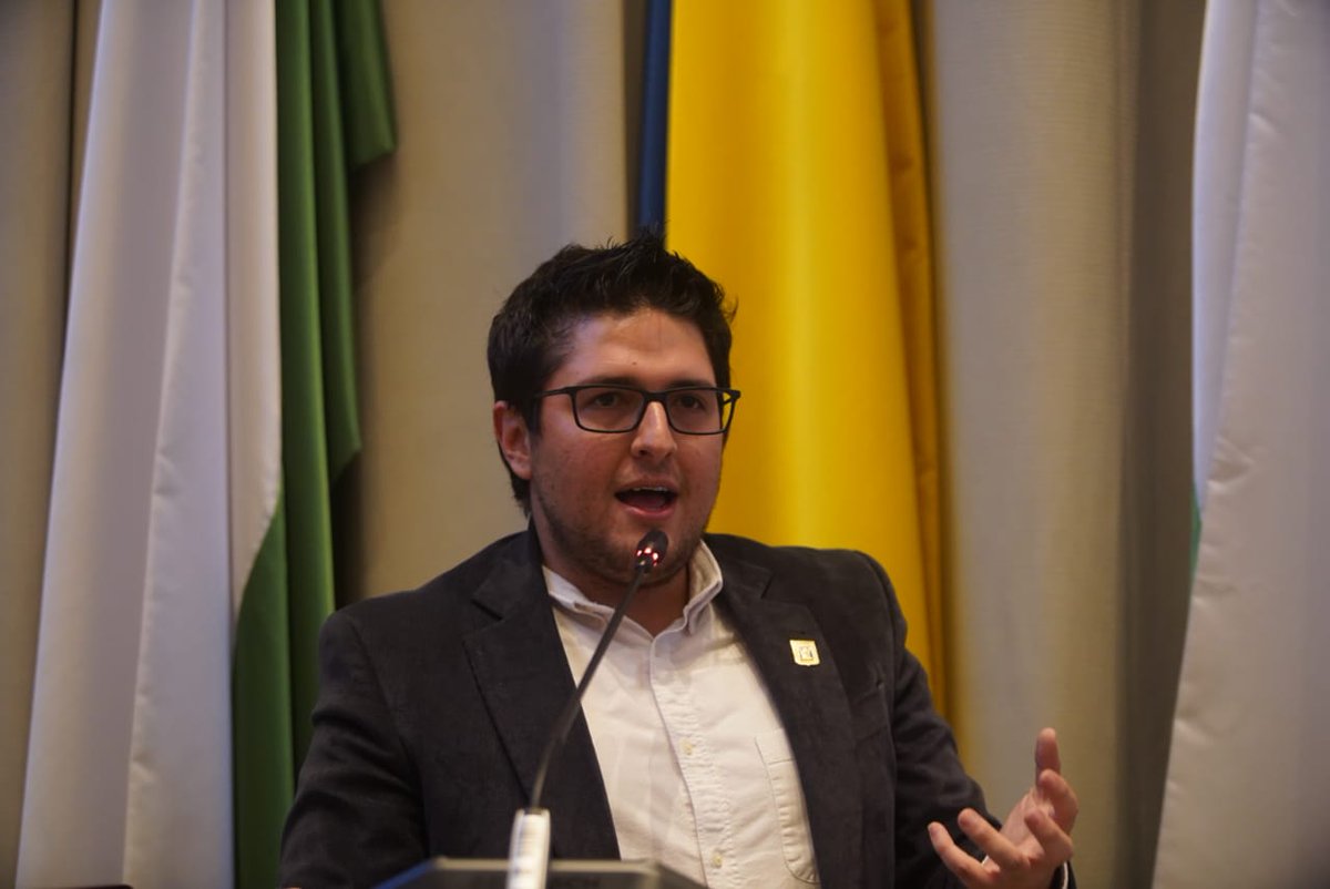 EAFIT's tweet photo. "El doctor Jorge Iván es un ejemplo de como los empresarios de Antioquia no sólo han pensado en la riqueza propia, también en el desarrollo social. Es una impronta que ha dejado Nicanor Restrepo de una empresa que piensa en el desarrollo de las personas" Concejal @simonperezlon. https://t.co/5b0rwT83bN