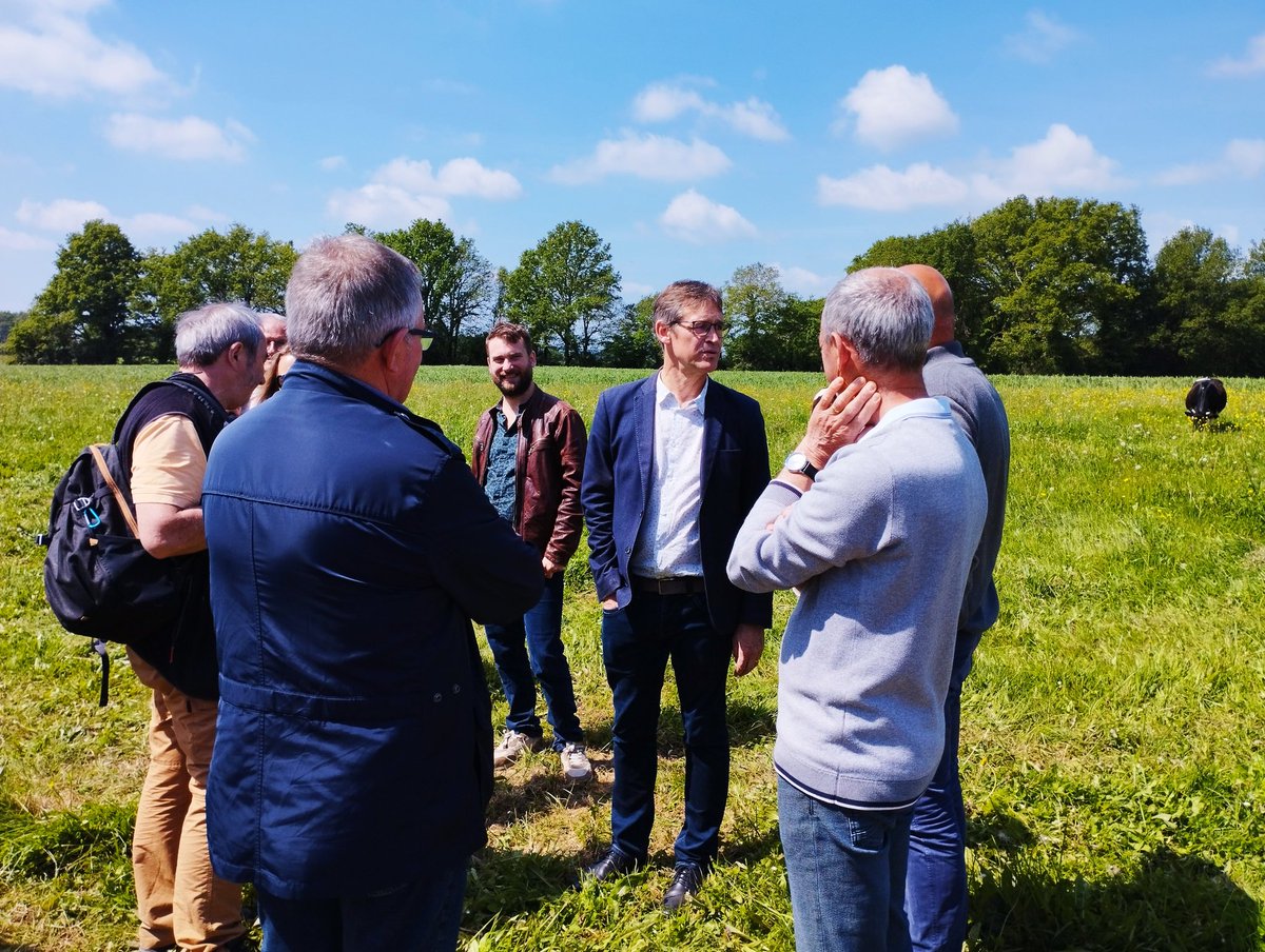 1er Vendredi avec Vous 
Une matinée dédiée à #agriculturebiologique #alimentationdurable #circuitscourts. C. Briand, M.Hamon de la Ferme des 7 chemins à Plessė nous accueillaient ce matin. 
Une agriculture mesurée et ouverte qui incarne si bien nos #ruralitesactives #circo0644