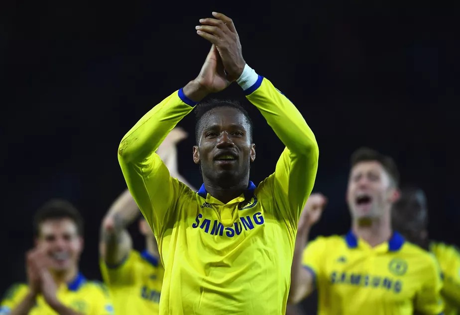 time da cidade de madrid com coroa real tweet media