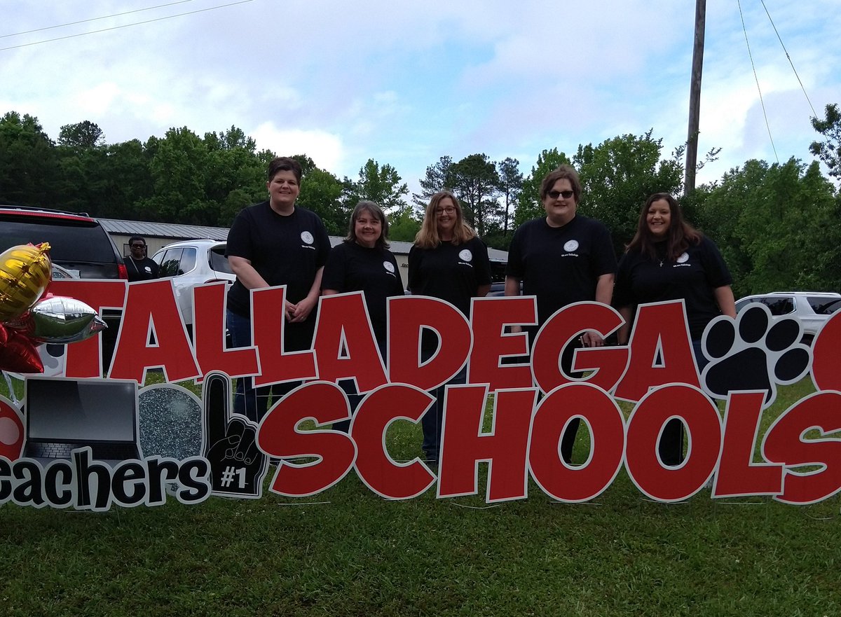 Seeunclass's tweet photo. Thanks Talladega City Schools and @DrQuentinJLee for a great day of fun, fellowship, and food! https://t.co/4axtd2pvxt