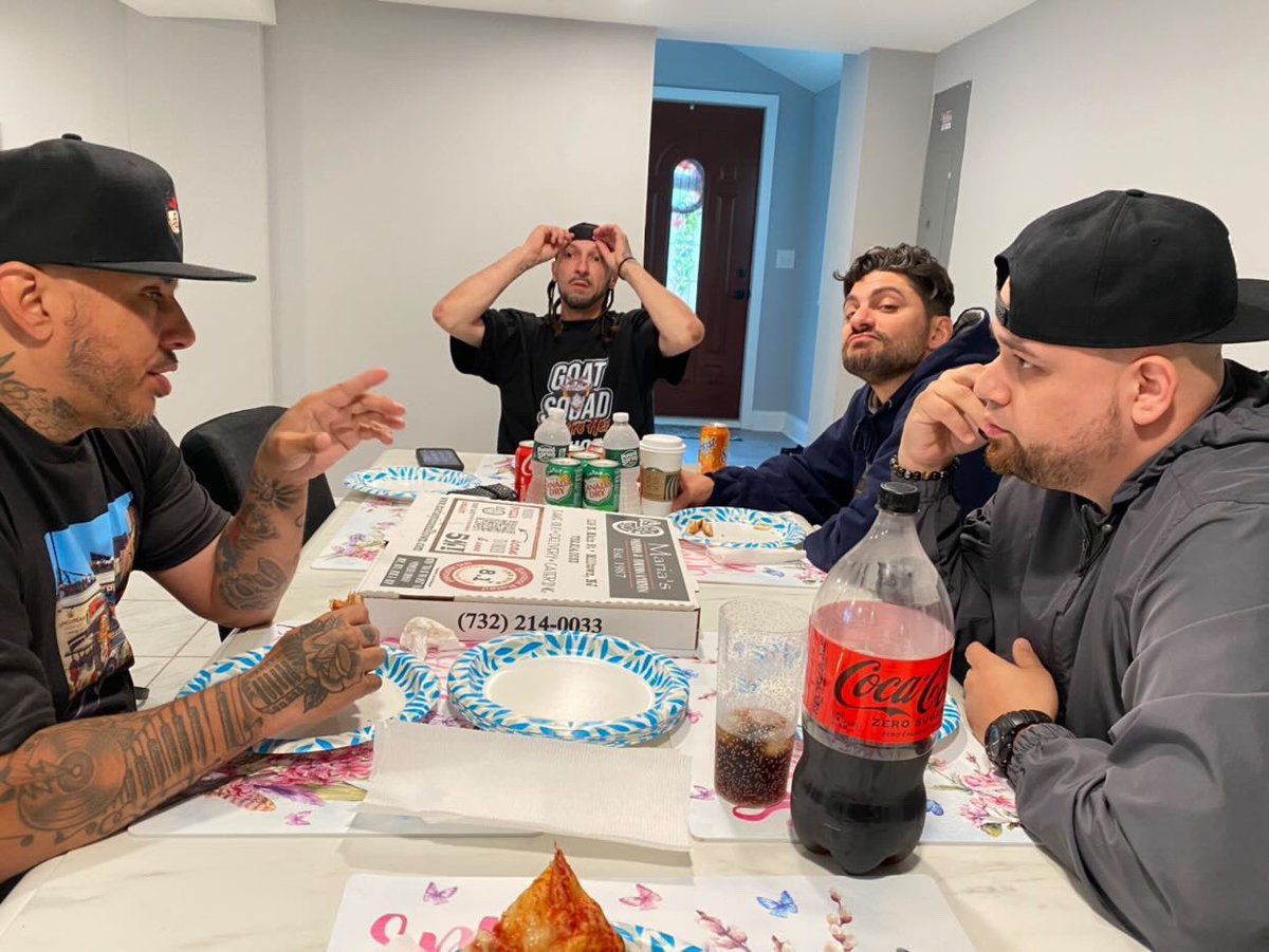 Goats gotta eat to. A little grub before the @GoatSpitters tear up the stage tonight. 📸 by <a href="/realkingvir2ue/">King Vir2ue</a> 

apps.apple.com/us/app/goat-sq…

play.google.com/store/apps/det…