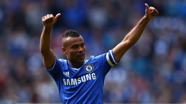 time da cidade de madrid com coroa real tweet media