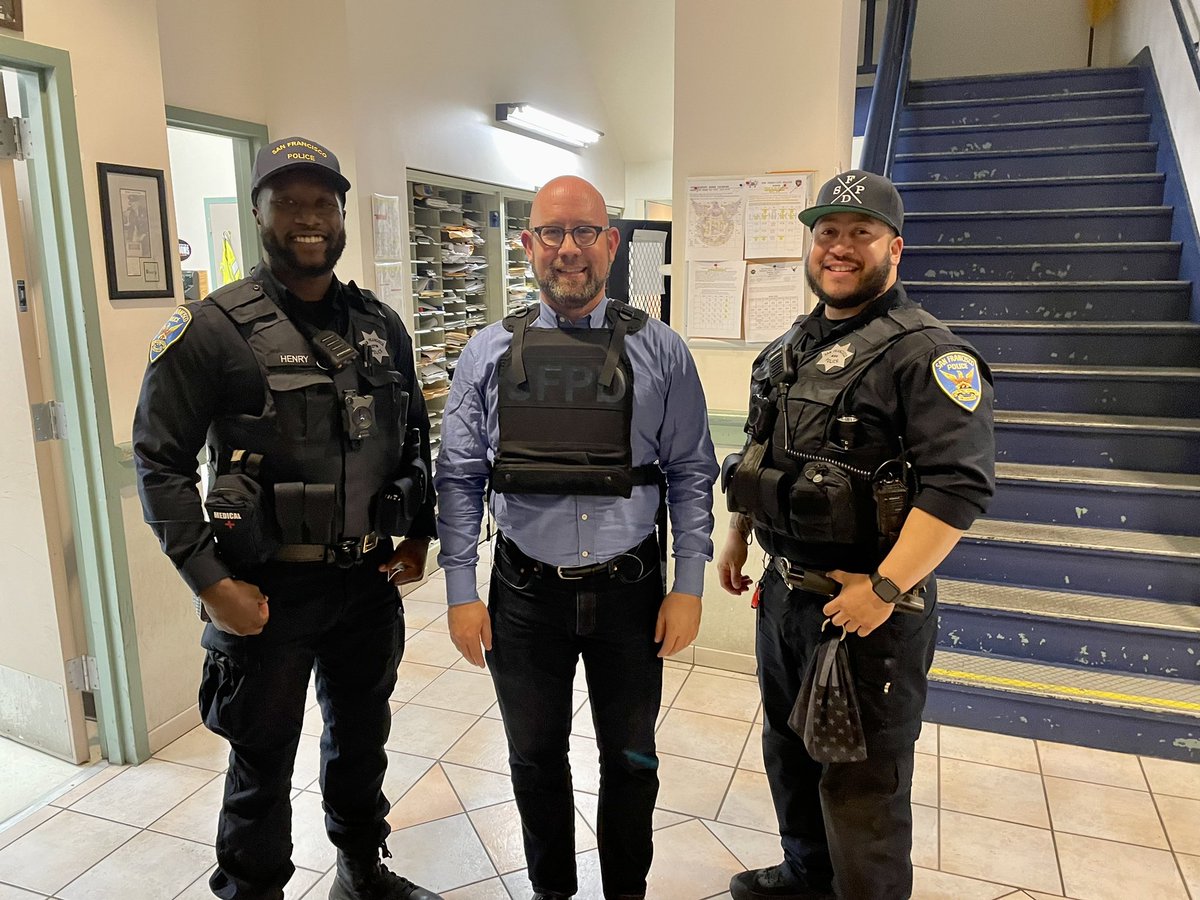 alexmorcoffee's tweet photo. @RafaelMandelman @SupStefani You worried you won't get to keep playing dress up if you stop regurgitating copaganda? https://t.co/Edqlx7mt06