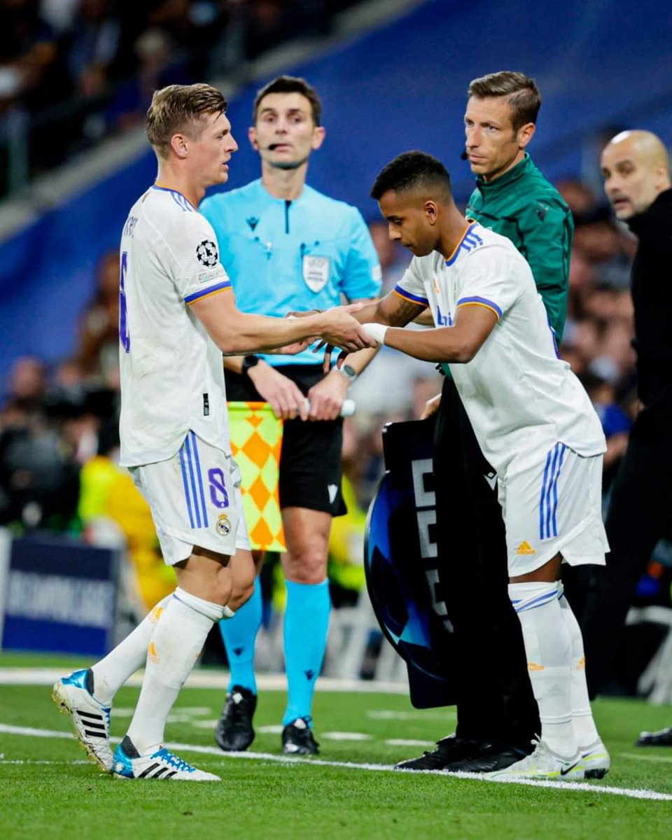 NacaoReal's tweet photo. A substituição que mudou a história da semi final 💪 https://t.co/WG4aavN44F