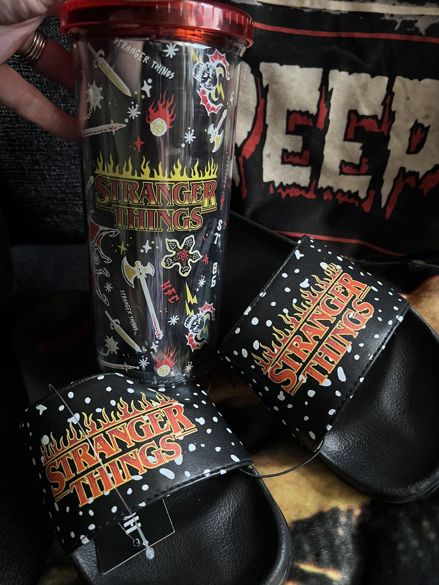 FurmansForce's tweet image. Not me buying more #StrangerThings4 #StrangerThingsMerch for myself as birthday gifts 🤷🏻‍♀️💁🏻‍♀️