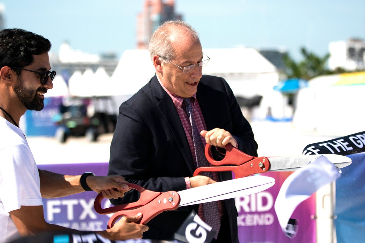 FTX_Official's tweet image. #FTXOffTheGrid has officially begun!

You know it's official because we have the giant scissors and everything.