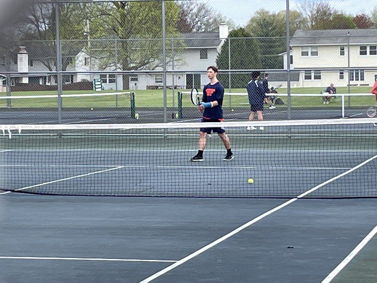LCSDAthletics's tweet photo. Tennis taking on ⁦@ESMSpartans⁩ on a beautiful day! https://t.co/LHScWhymuL