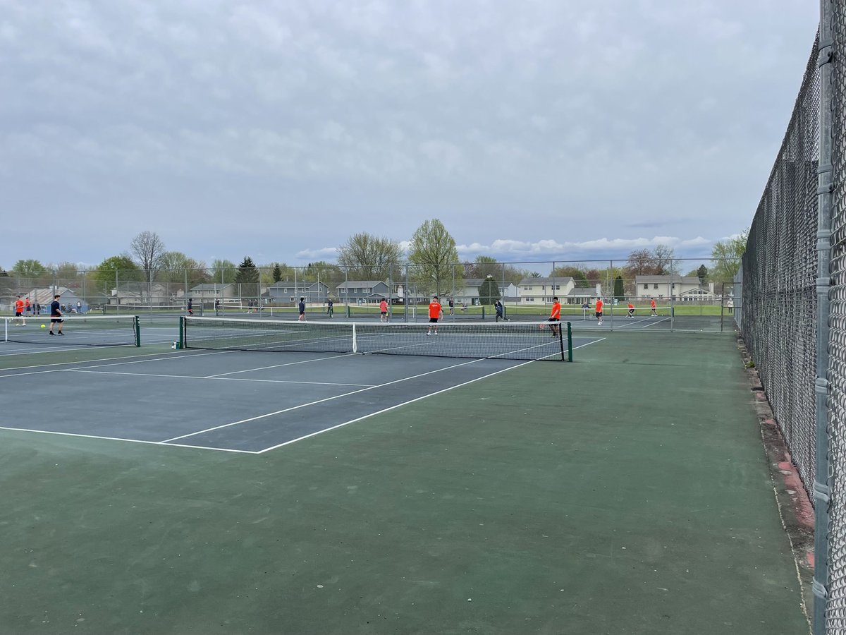 LCSDAthletics's tweet photo. Tennis taking on ⁦@ESMSpartans⁩ on a beautiful day! https://t.co/LHScWhymuL