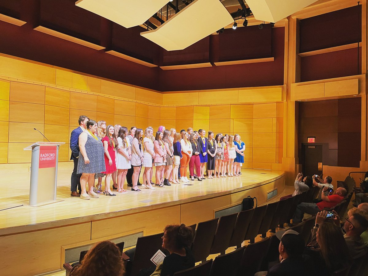 RadfordHonors's tweet image. Congrats to our 32 Honors College graduates! Thank you to the faculty mentors who made their capstone projects possible!