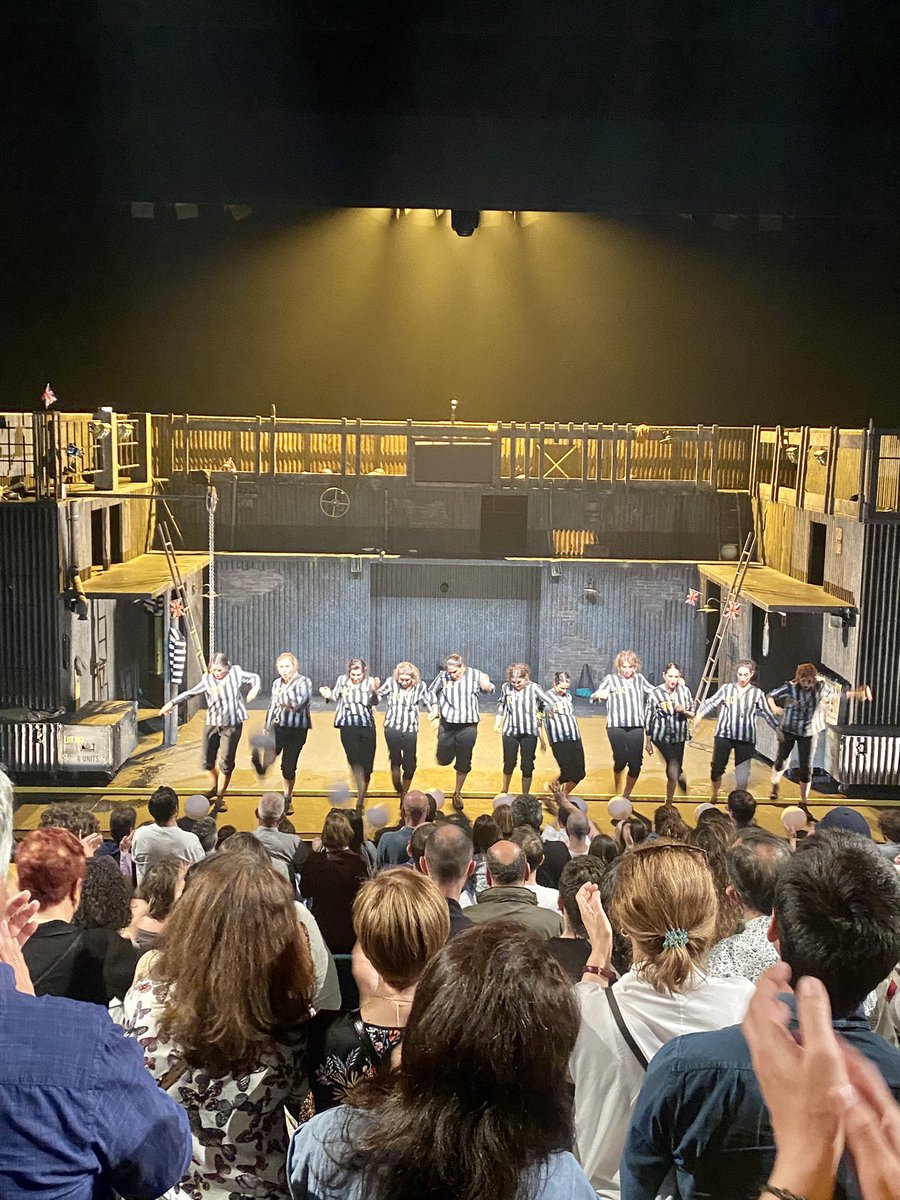 BRUTAL lo de estas ‘Ladies Football Club’ de <a href="/PerisMencheta/">Peris-Mencheta</a> 
Ellas son 11 y, del 1 al 10, también se merecen 11. Qué historia, qué mujeres, qué espectáculo.
No se lo pierdan
💜