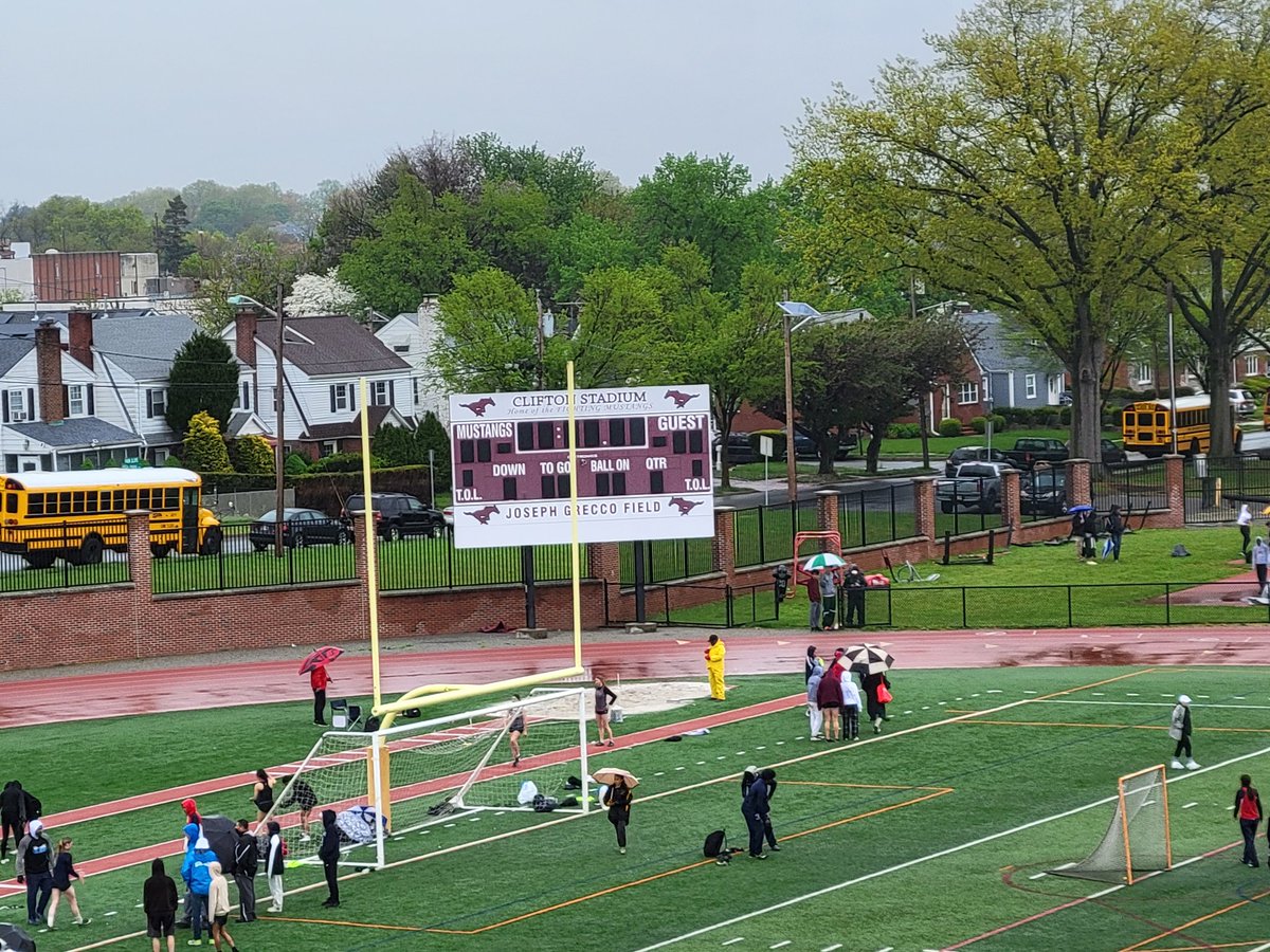 CliftonAthlDept's tweet photo. Hosting the @BigNorthConBNC Track Championship. It's wet but the competition is great. 
@CliftonSchools 
@mustangs_chs 
@CliftonSupt https://t.co/QhhJPtj1JK