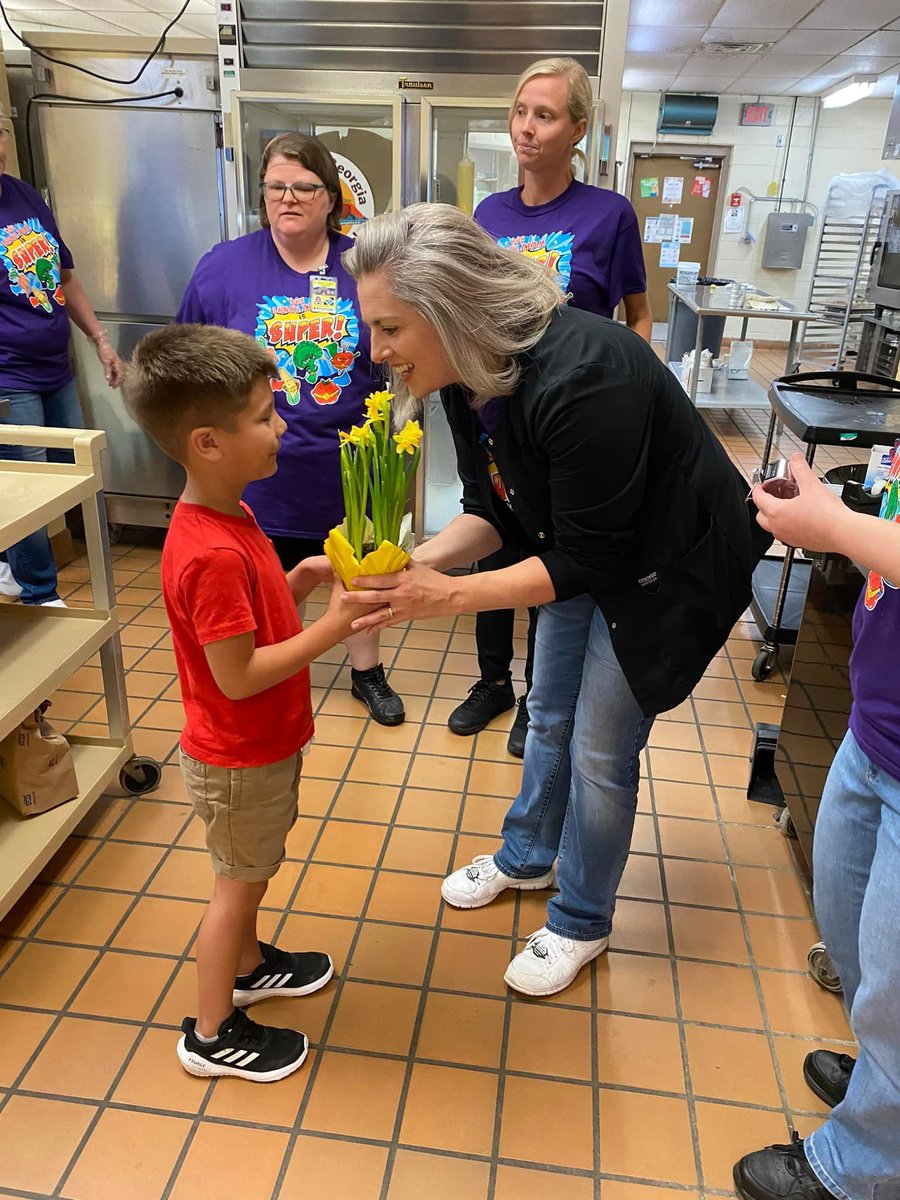 MurrayPreK's tweet photo. Happy School Nutrition Hero Day! We just wanted to take a moment and thank these beautiful ladies for all they do for our students and staff 🍓🥒🍉🥦🫐🥕🍇🌽🍌🫑🍎🍐🍊🍋🍍 https://t.co/3czdt0WVyC