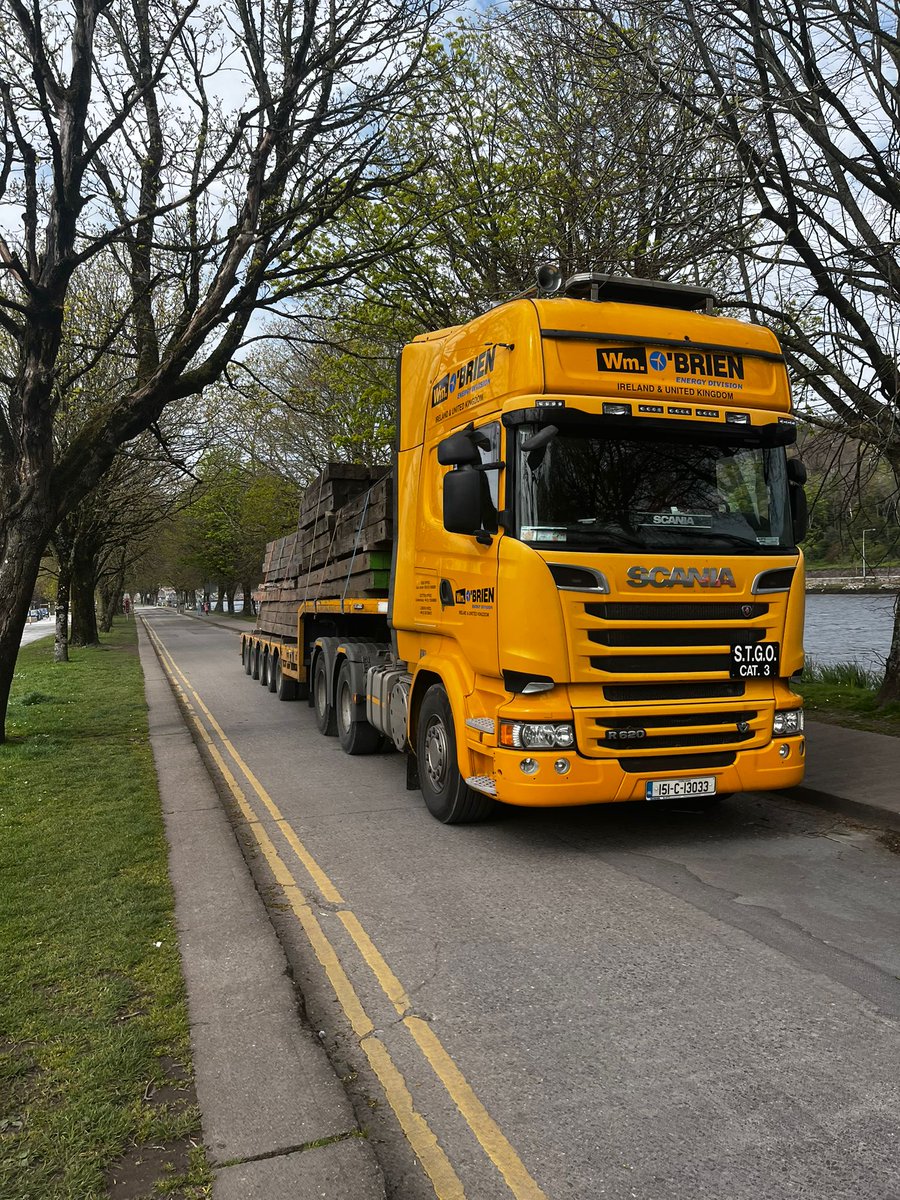 Our Scania R620 on its way down the banks of the River Lee on its way to deliver bog mats in Pairc UI Chaoimh for <a href="/aikenpromotions/">Aiken Promotions</a> ,  <a href="/edsheeran/">Ed Sheeran HQ</a> gigs where they were used to spread ground loadings underneath the stage. 

#cranehire #crane #heavylift #safelifting #edsheeran  #cork