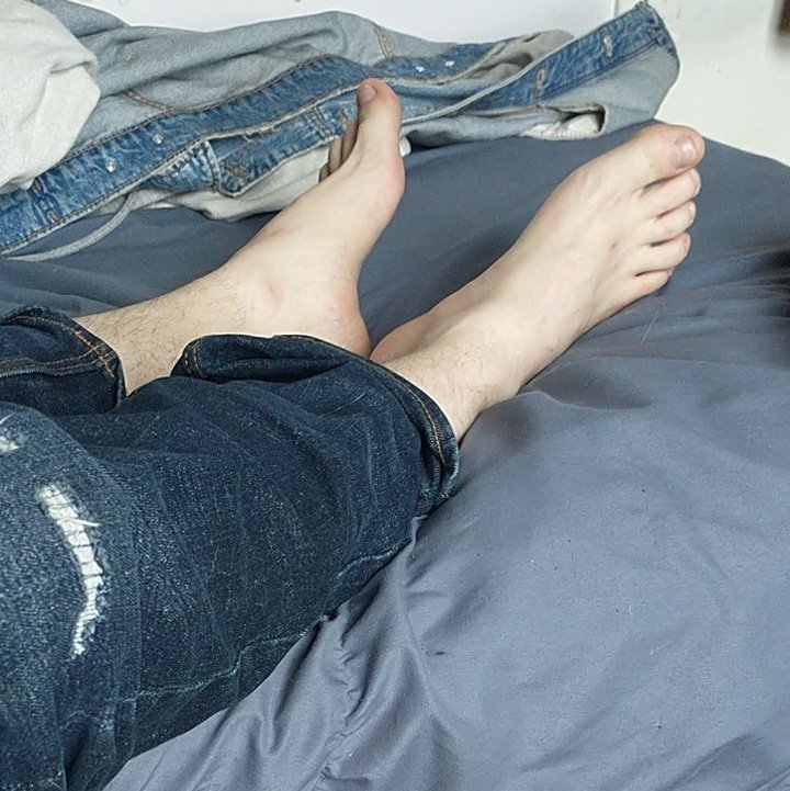 feetonface11's tweet photo. #boyfeet #footfetish #feetonface #footworship #straightboyfeet https://t.co/iNSdbkNVlR