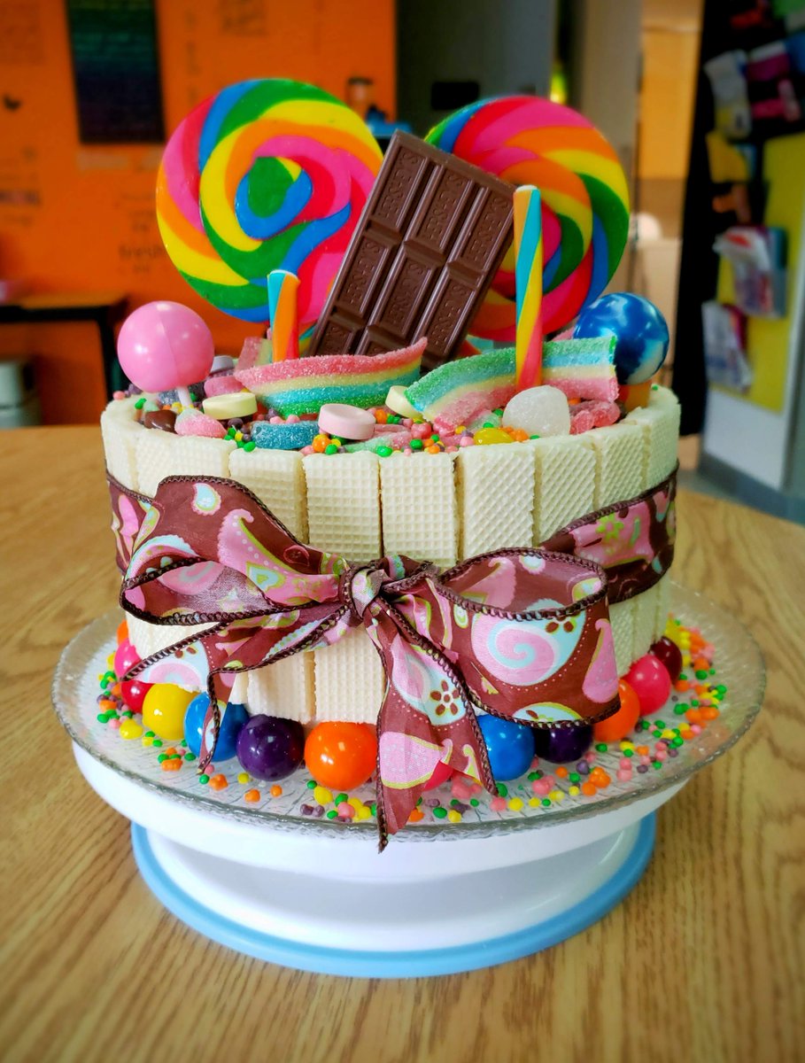 Mrs_V_Harris's tweet photo. Our DE class contribution to @LBPearsonOCSB 2022 Cake Auction! https://t.co/wgq4PDpjBd