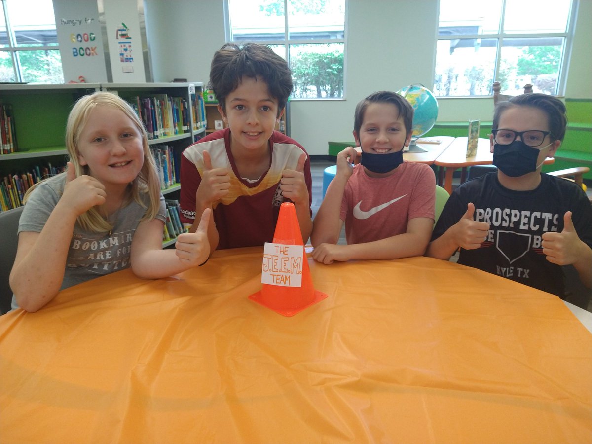 Hernandez Reading Heroes tweet media