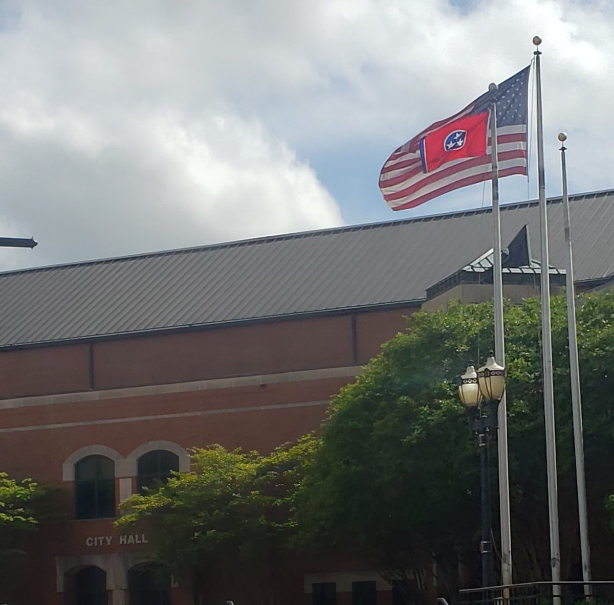Hey <a href="/cityofmborotn/">City of Murfreesboro, TN</a> that wasn't a prank call from my 11-year-old daughter; your TN flag really is upside down #tristartrouble #twostarsontop