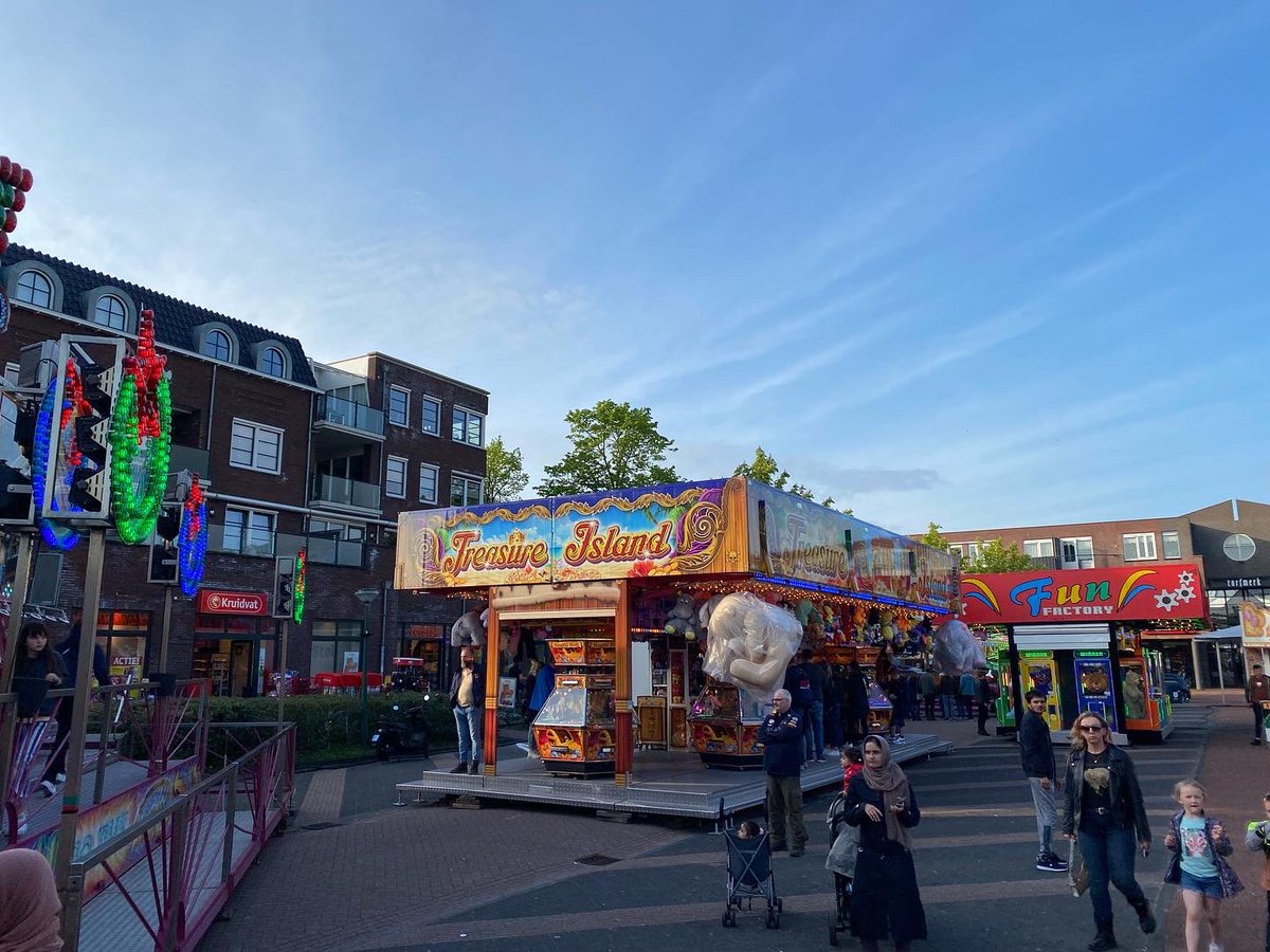 WHIGorredijk's tweet photo. Kermis in Gorredijk 5 t/m 8 mei! #whigorredijk #grootgelijknaargorredijk #gorredijk #kermis 🎡 https://t.co/WvifIAvIcW