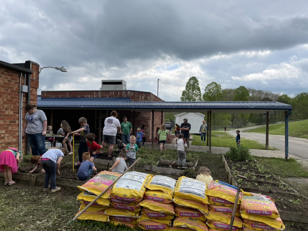 Brandon DeNobriga (@brandondenobri2) on Twitter photo A little weeding and strawberry planting at Lakeside Elementary. #TeamDepot #AdoptASchool <a href="/EldredPeterson/">Pete Peterson</a> <a href="/GeorgeCoxHD8429/">George Cox</a> <a href="/Jason02Thomas/">Jason Thomas</a> A little weeding and strawberry planting at Lakeside Elementary. #TeamDepot #AdoptASchool <a href="/EldredPeterson/">Pete Peterson</a> <a href="/GeorgeCoxHD8429/">George Cox</a> <a href="/Jason02Thomas/">Jason Thomas</a>