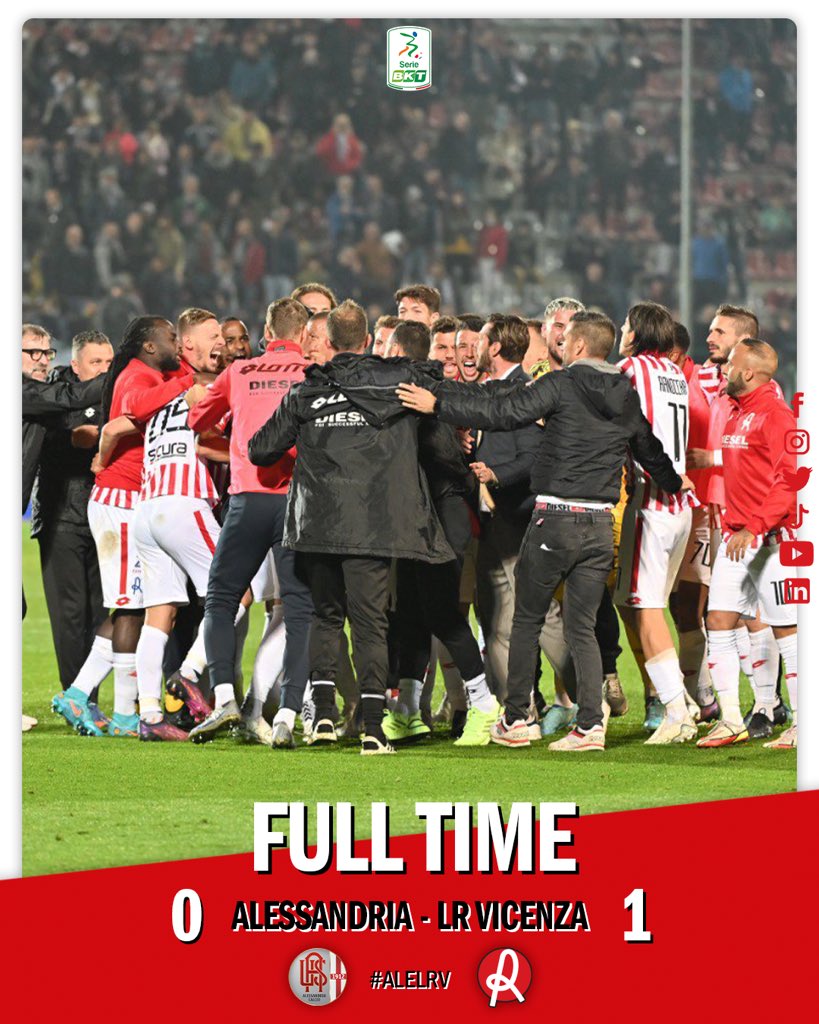 LRVicenza's tweet photo. #Alessandria-#LRVicenza 0-1
Abbiamo lottato con un cuore immenso e siamo ai playout!!! 🔥⚪🔴
⚽️ Rete al 22' di De Maio!
27 punti conquistati da gennaio, 3 vittorie nelle ultime 3 partite 👏🏻 Continuiamo a crederci tutti insieme! Forza Laaannneeee ❤️⚪🔴

#ForzaVicenza #ForzaLane https://t.co/W4QL7NeXQw