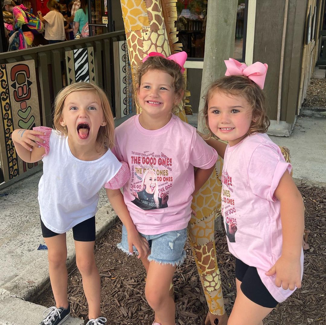 Wild_Adventures's tweet photo. It's #FanFriday! This weekend we had Bloggers, Girl Scouts, and Gabby Barrett at the park, oh wow!
Wanna see your photos on Wild Adventures' Social Media? Use #YesWAShare, #WildAdventuresThemePark, or tag us in your photos!
๐ธ: Arianna5ive
๐ธ: Coaster_Studios
๐ธ: Ashley Beard https://t.co/K1yIOYmyK0