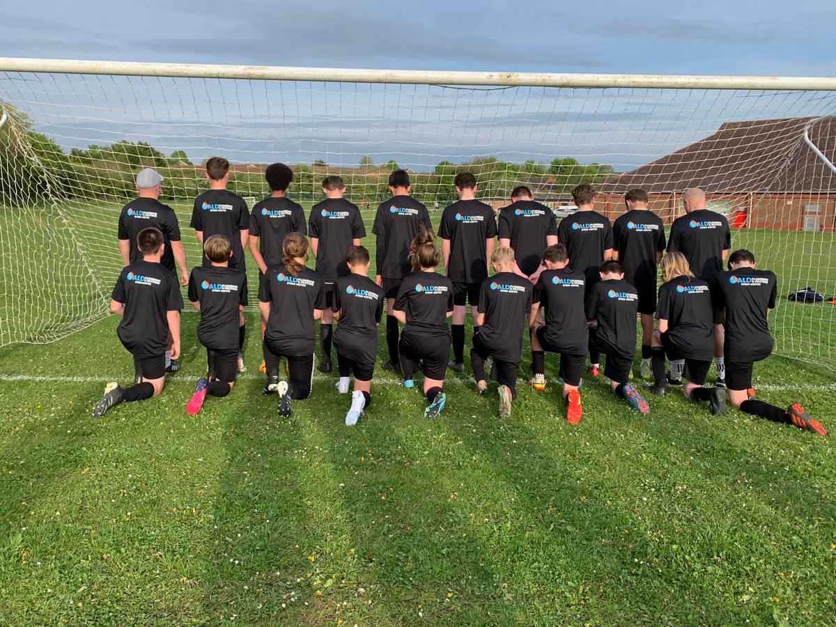 dedman1981's tweet image. New training tops have arrived for @BrackleyAthletc u14’s. Proud to sponsor a fantastic group, who have come so far this season. Credit to @tonto1313 and James