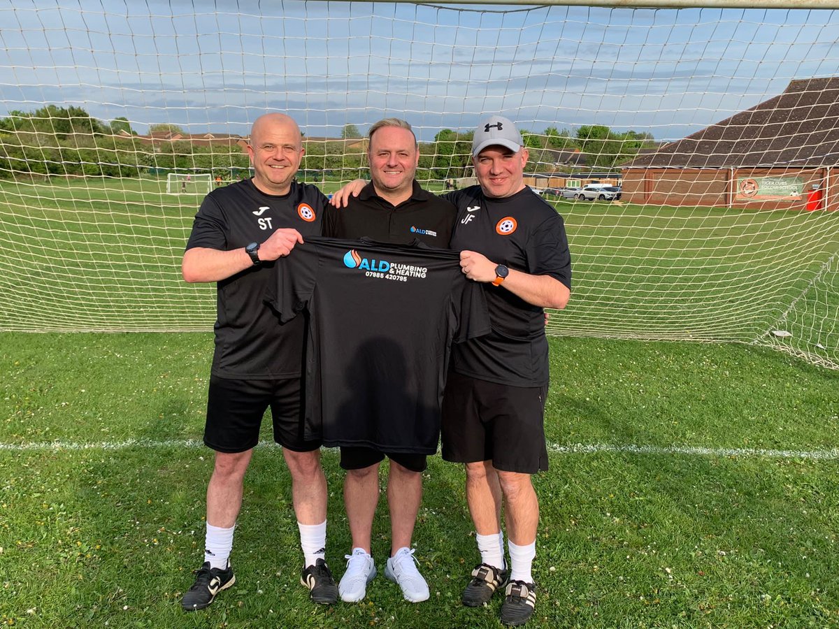 dedman1981's tweet image. New training tops have arrived for @BrackleyAthletc u14’s. Proud to sponsor a fantastic group, who have come so far this season. Credit to @tonto1313 and James