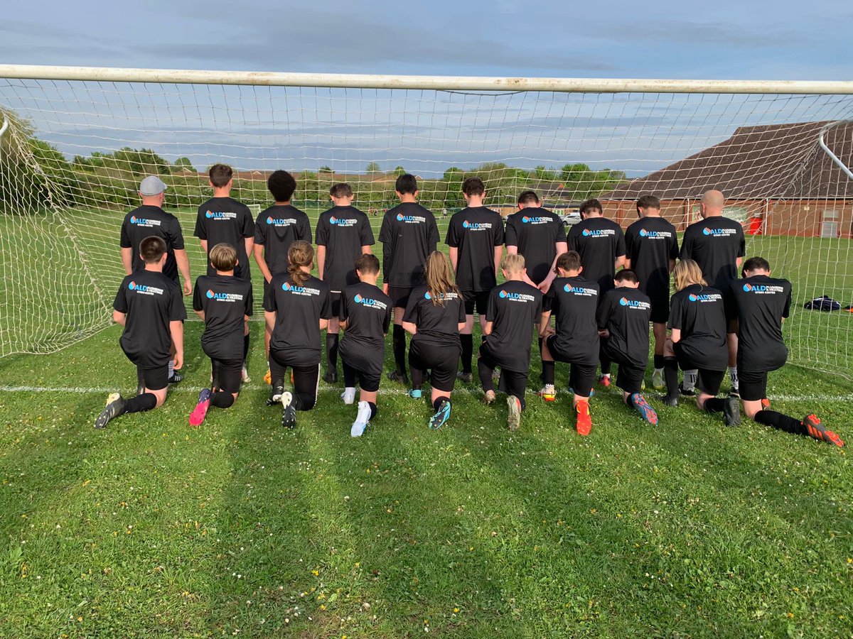 dedman1981's tweet image. New training tops have arrived for @BrackleyAthletc u14’s. Proud to sponsor a fantastic group, who have come so far this season. Credit to @tonto1313 and James