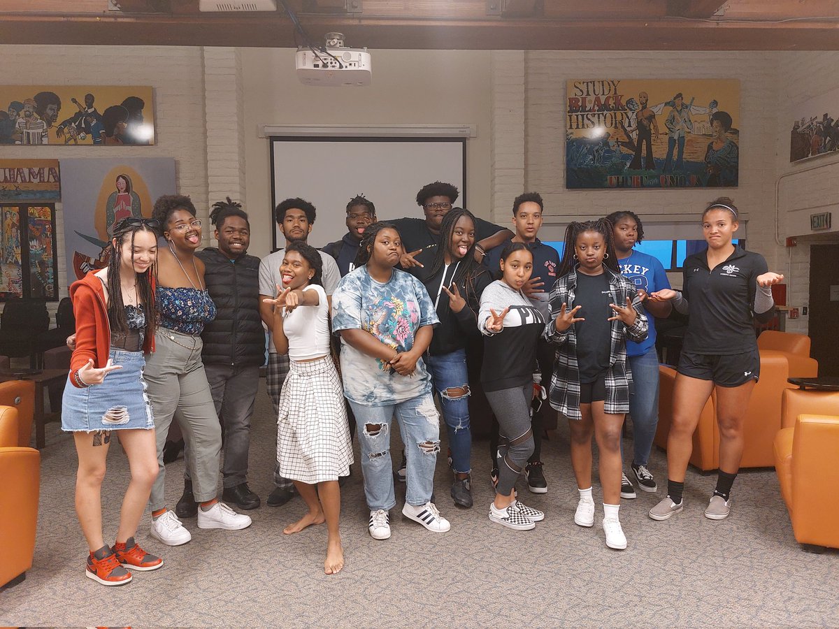 SMCBSU_'s tweet photo. We wrapped our last meeting but you'll see all your favorite weirdos at GAELS RECESS TOMORROW! 🏀 11am-4pm on Chapel Lawn https://t.co/nm2URgP1Cx