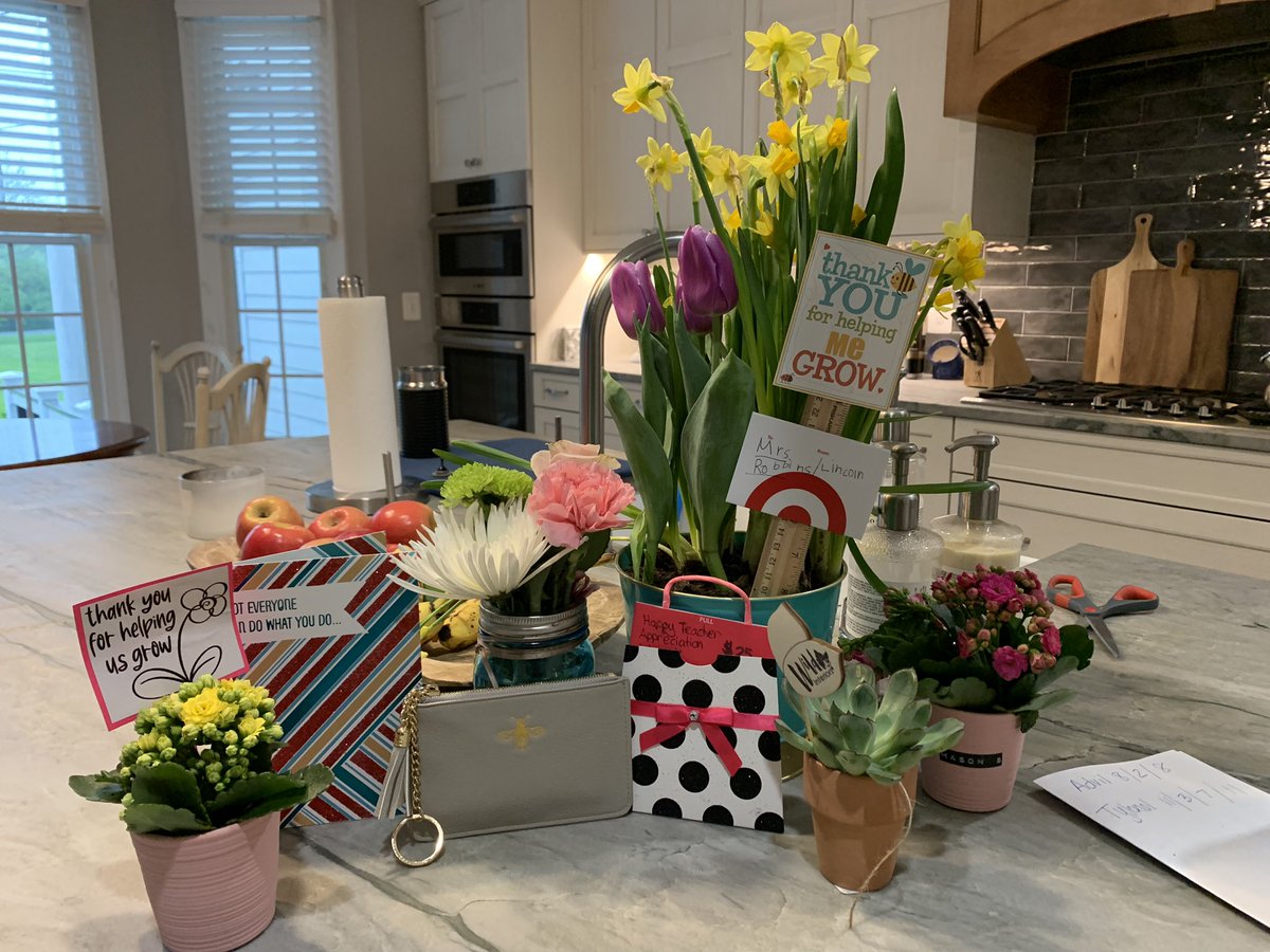 Mrs. Robbins tweet media