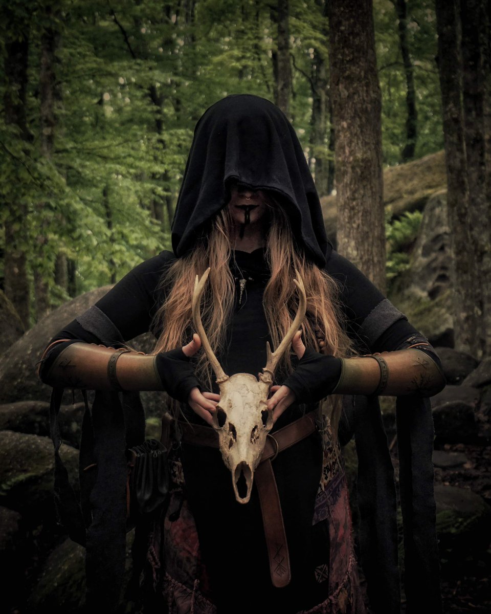 EmbercraftC's tweet photo. Hi, I’m Marin! I make custom rune-carved leather accessories 🥰 Can’t believe it’s taken me this long to join twitter…
Website: https://t.co/I9A1Lp58CV
Insta: https://t.co/mbZBLXZ5Jv
FB: https://t.co/1X4hWCoDTC
Pinterest: https://t.co/DJmgTw2U02
And EmbercraftCreations on TT https://t.co/WAp3ggdlCL