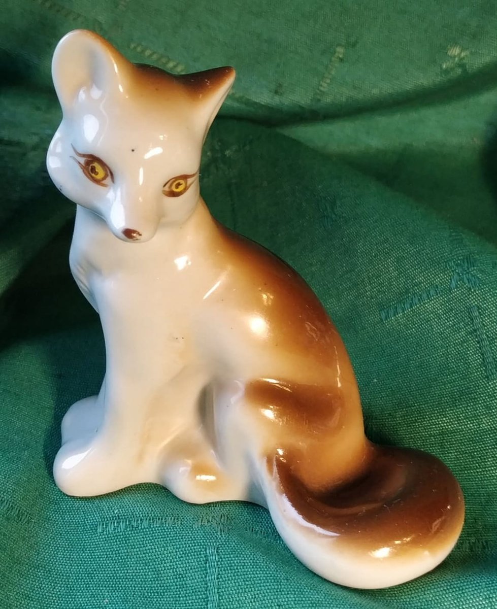 VintageSoviet's tweet photo. #Porcelain #Fox #figurine #Vintage #foxfigure #Polonnoe ZHK fox #sculpture #animal #statuette #USSR, 1970s
https://t.co/qaBuWYGxiZ @Etsy https://t.co/gWGNnX0boI