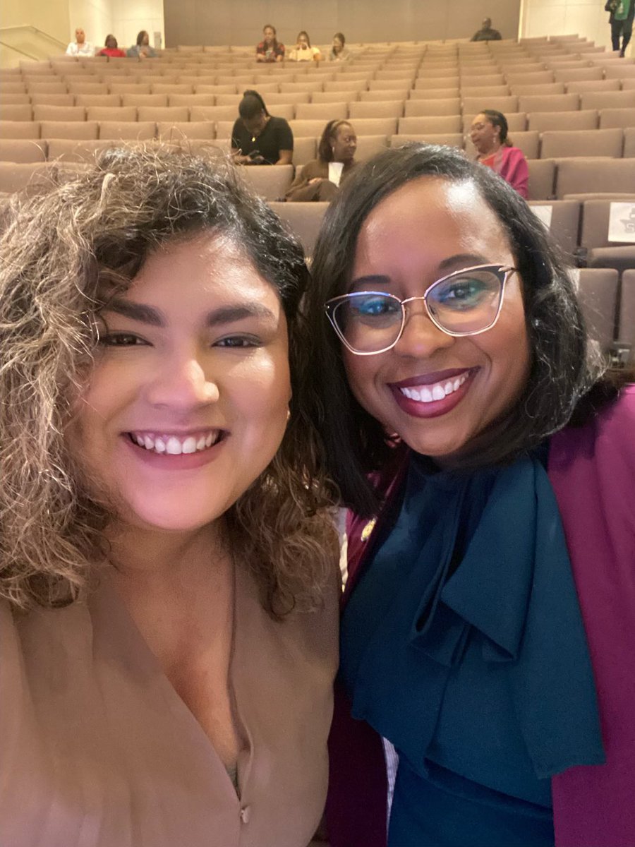 harriscotxclerk's tweet photo. Our intern @litzyrdzz_ graduates from @uhdowntown next weekend! 🎊Congrats!🎉 #uhd22 #uhdgrad #gators https://t.co/ol1612wyV6