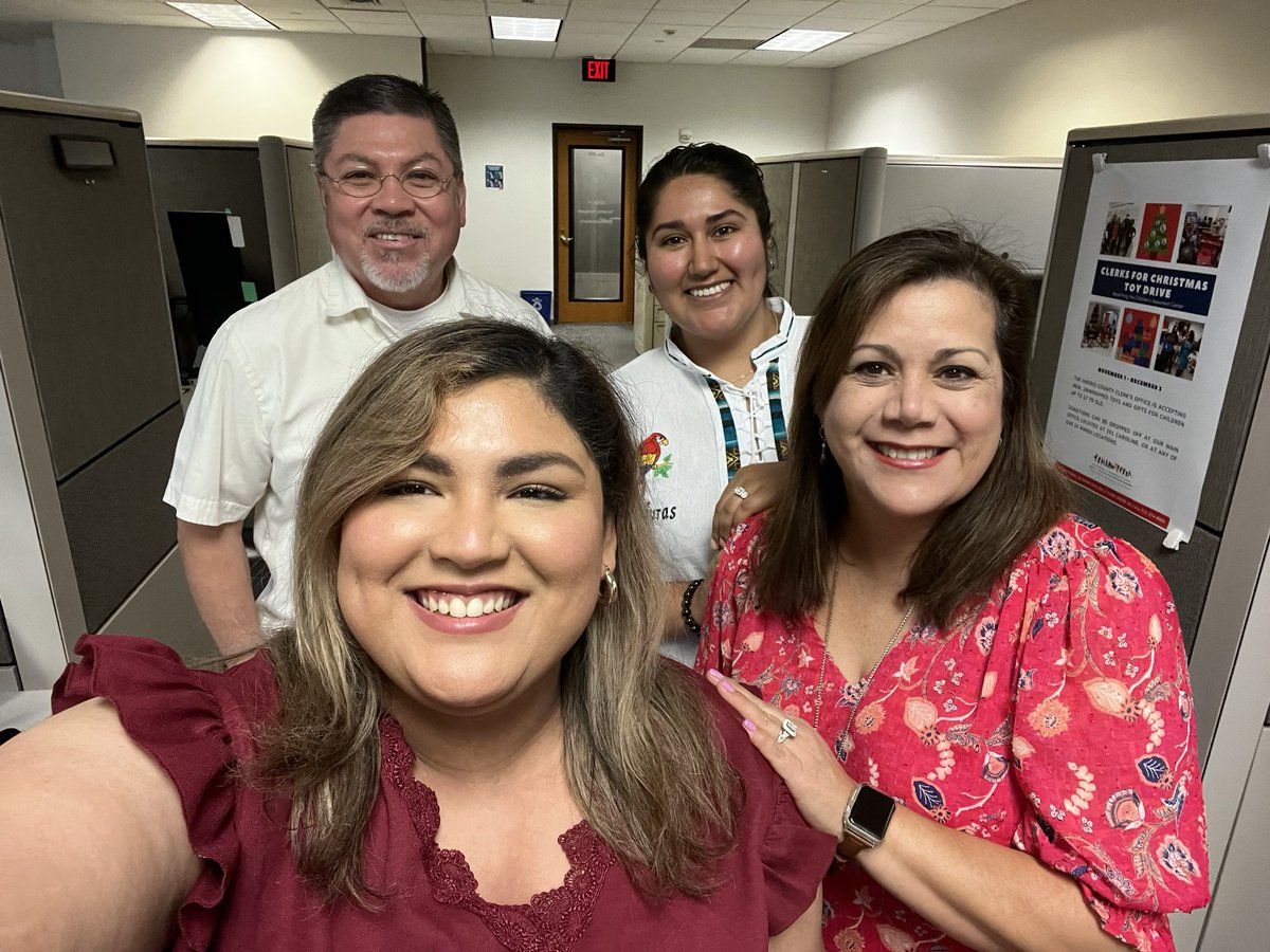 harriscotxclerk's tweet photo. Our intern @litzyrdzz_ graduates from @uhdowntown next weekend! 🎊Congrats!🎉 #uhd22 #uhdgrad #gators https://t.co/ol1612wyV6