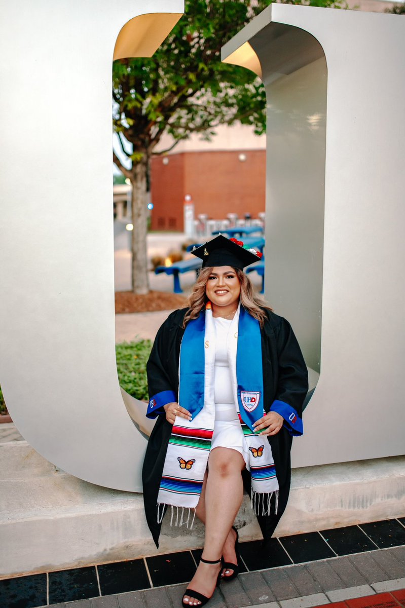 harriscotxclerk's tweet photo. Our intern @litzyrdzz_ graduates from @uhdowntown next weekend! 🎊Congrats!🎉 #uhd22 #uhdgrad #gators https://t.co/ol1612wyV6