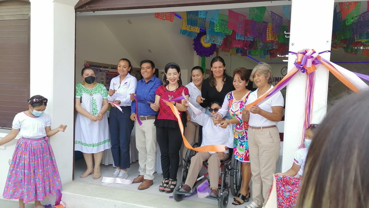 anavasquezc's tweet photo. Inauguramos la Instancia Municipal de las Mujeres de Santa María Huatulco, que con su titular, Arely Alderete Galán y tres profesionistas del Centro para el Desarrollo de las Mujeres, apoyarán la construcción de la igualdad y acciones de prevención de la violencia de género https://t.co/YsFzDA65AO