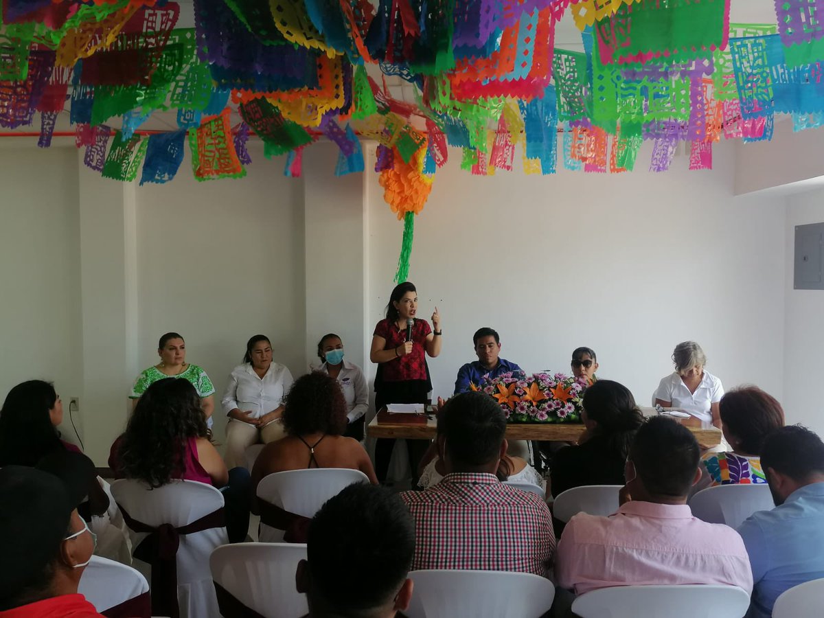 anavasquezc's tweet photo. Inauguramos la Instancia Municipal de las Mujeres de Santa María Huatulco, que con su titular, Arely Alderete Galán y tres profesionistas del Centro para el Desarrollo de las Mujeres, apoyarán la construcción de la igualdad y acciones de prevención de la violencia de género https://t.co/YsFzDA65AO