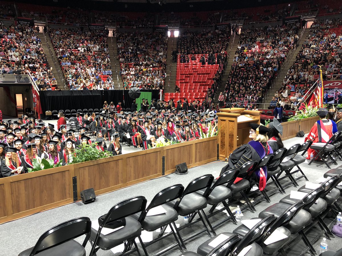PaulHWhitePhD's tweet photo. Once again, Psychology is the top graduating major at the @UUtah. As I say in @DrPsy2010, there is no job or career in life that does not connect with psychology. Thanks to all my students in those classes, along with @DrPsyIRIRL, @DrGetWhatUWant, & in the #PPPLab & congrats! https://t.co/3wN3KYuUYE