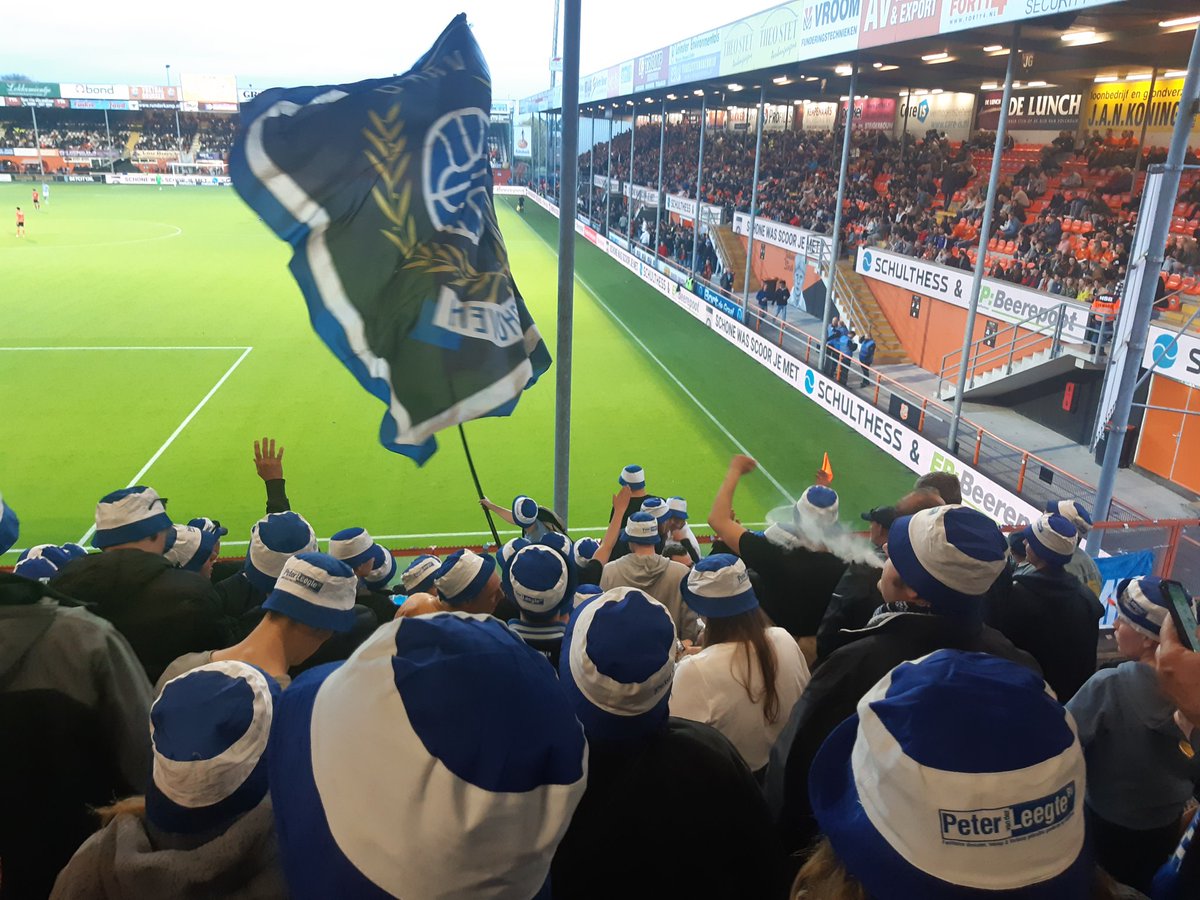 henri_123's tweet photo. Geweldig seizoen van @FCEindhoven met 3e plaats. Helaas periodetitel en €70.000 misgelopen door tegengoal in laatste minuut. Maar ja, nu 3 rondes knallen in de playoffs en .....#remember75 https://t.co/vXb3eQ43dF
