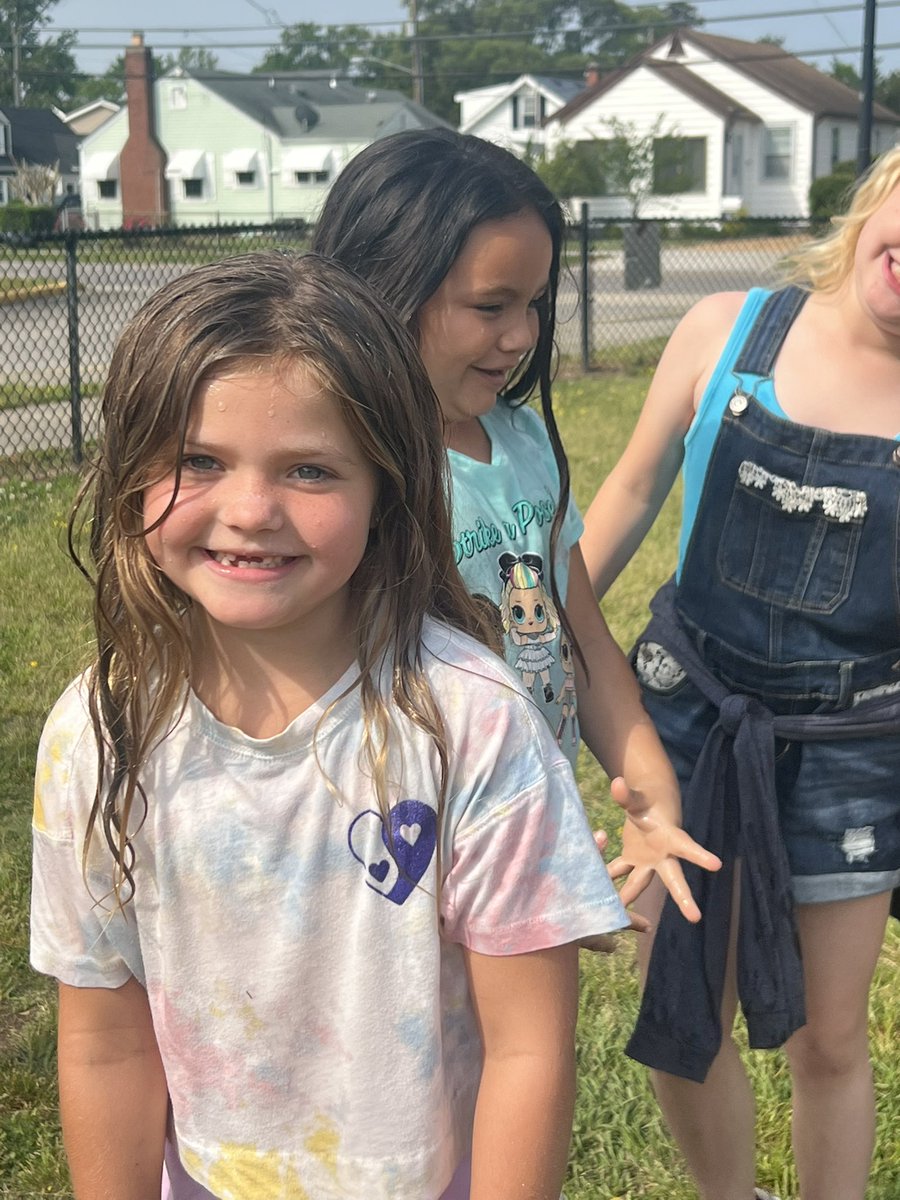CookeesITS's tweet photo. Field Day is back and it was amazing!!! So exciting to see all the #casadecooke kids, parents, and teachers having the time of their life!! Nice work PE department! @WTCookeSchool @WTSeahawksPE @KinzelAlexa @primarypeeps https://t.co/5Iaq4vXNB6