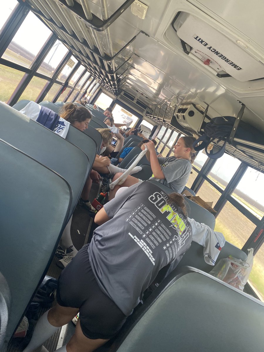 HondoSoftball's tweet photo. On our way now 🎉🙌🏼🥎🦉💙

🥎🎉🦉💙Game 1 of District 29-4A Area playoffs tonight at 6pm in Robstown.

Updates will be on Haba Facebook. Cheer on our Owls as they take on La Féria tonight🥎🎉🦉💙 https://t.co/3GRSVMaa8Q