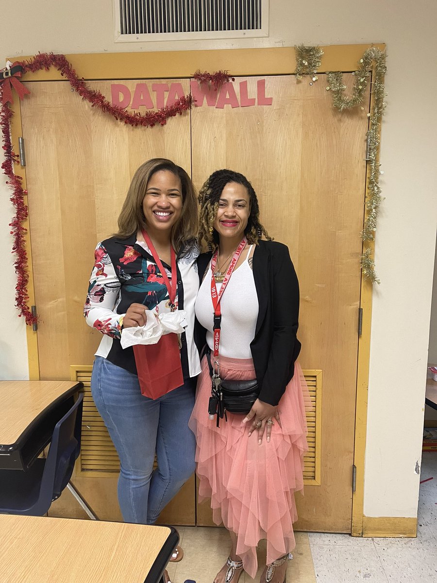 DrTechWorthey's tweet photo. #SURPRISE It’s #FUSEFRIDAY  it was so cool to go to @Rmcnairdla and surprise  @TOWNSENDTE4CH of #DCSDFUSECohortII with a few treats for #HappyTeacherAppreciationWeek @DeKalbSchoolsIT @DeKalbSchools #WheresWorthey https://t.co/c1X9Jm6bIc