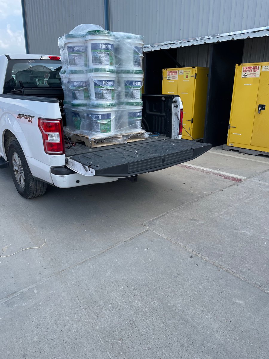 albert4texas's tweet photo. Another Job site delivery completed for #HomeDepot. 100 buckets of our Henry 687 Enviro-White Acrylic. How can Henry Help Drive Pro Sales for your store? Reach out today for a free commercial roof walk @sperryhenryco @AriannaJacks @Sam10000days https://t.co/3ufjWO1zTi