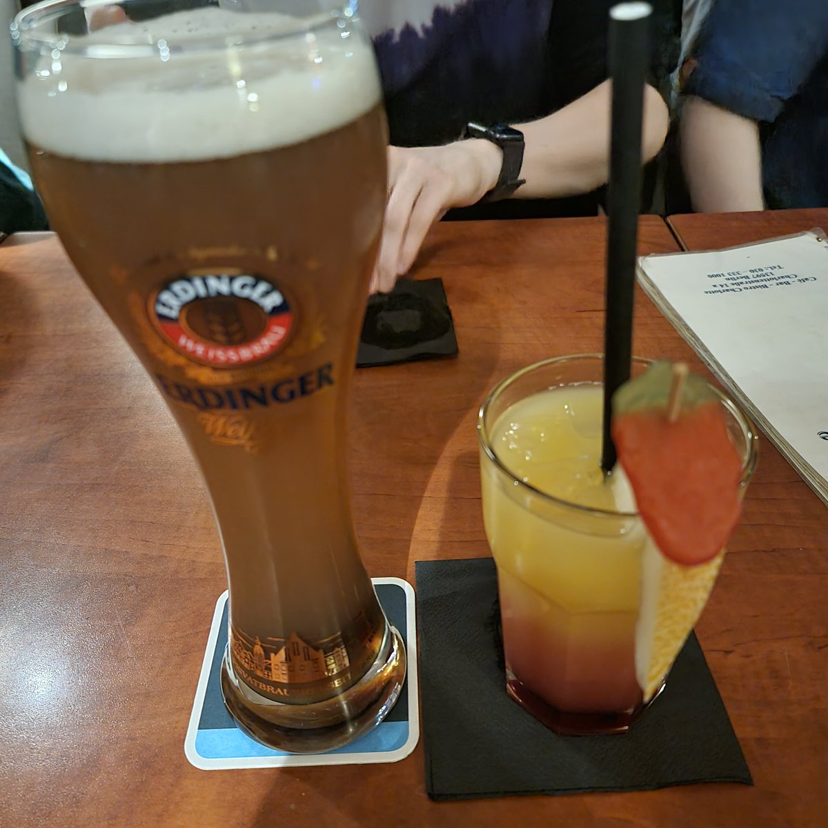 Maj0rRabbit's tweet photo. Tag ausklingen lassen mit den Kollegen @dontwakedrake @ThatBusch @TheLuxorus @Fruxhx und einen unserer ehemaligen #99Liga Admins @rickytaner_ 
Prost! https://t.co/i8HcCpWph5