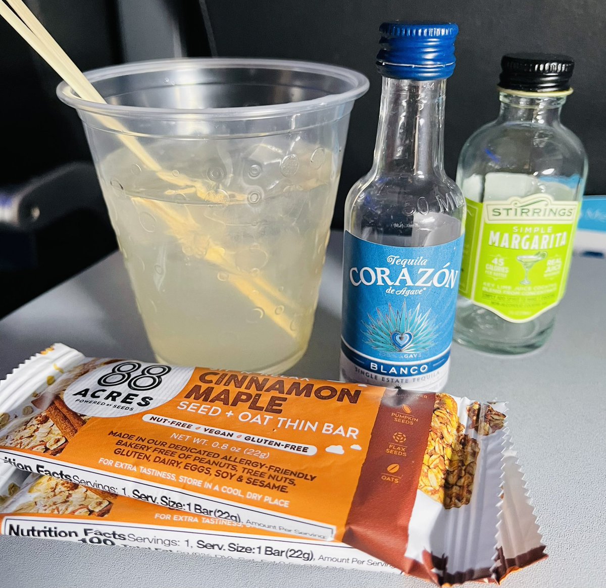 Sara_Cappelli16's tweet photo. When @JetBlue gives you margaritas and 2 gluten free bars, and southwest gives you 3 pretzels and southern attitude. Marry me JetBlue 😍 #jetblueforever https://t.co/l24zNp5usl