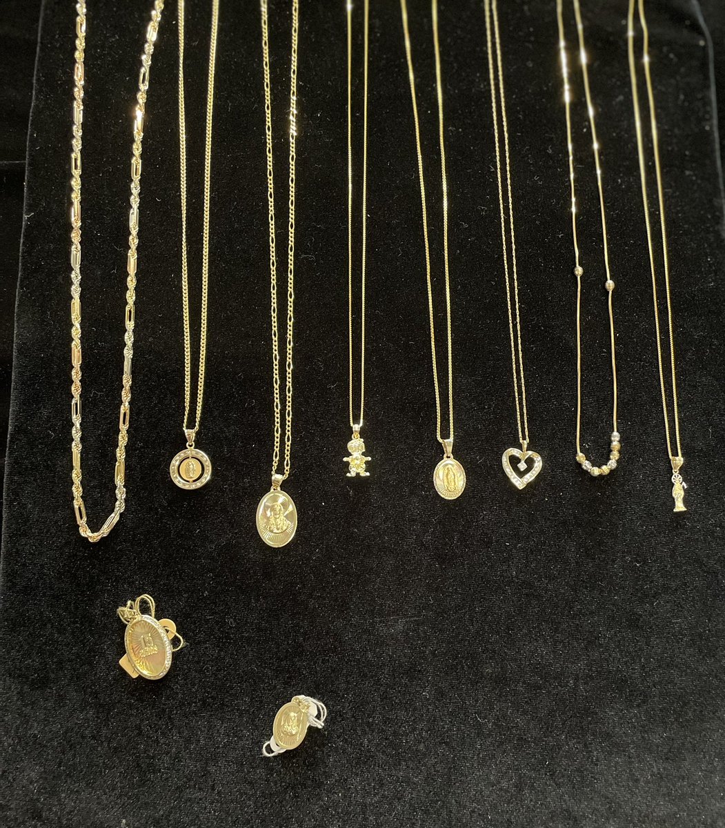VenegasNatalie's tweet image. 50% off all gold and silver guys! Mothers days coming up you know your mom deserves some gold✨ 
#businessthread ✨ DM me for prices 😊