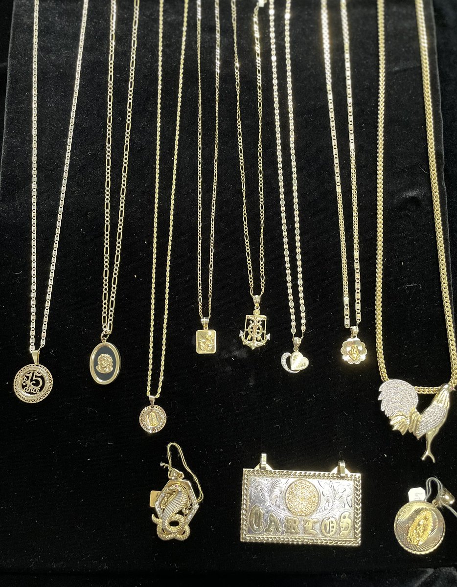VenegasNatalie's tweet image. 50% off all gold and silver guys! Mothers days coming up you know your mom deserves some gold✨ 
#businessthread ✨ DM me for prices 😊