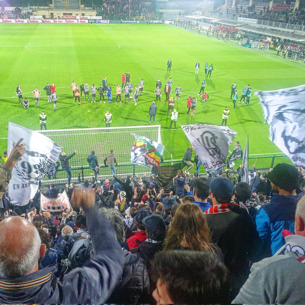 Mauro_Cattaneo_'s tweet photo. I tuoi colori sventolo.
I brividi mi vengono.
Non mi stanco mai di te.
Magica Alessandria alè.
#adoss
#forzagrigi https://t.co/eb73wKccOC