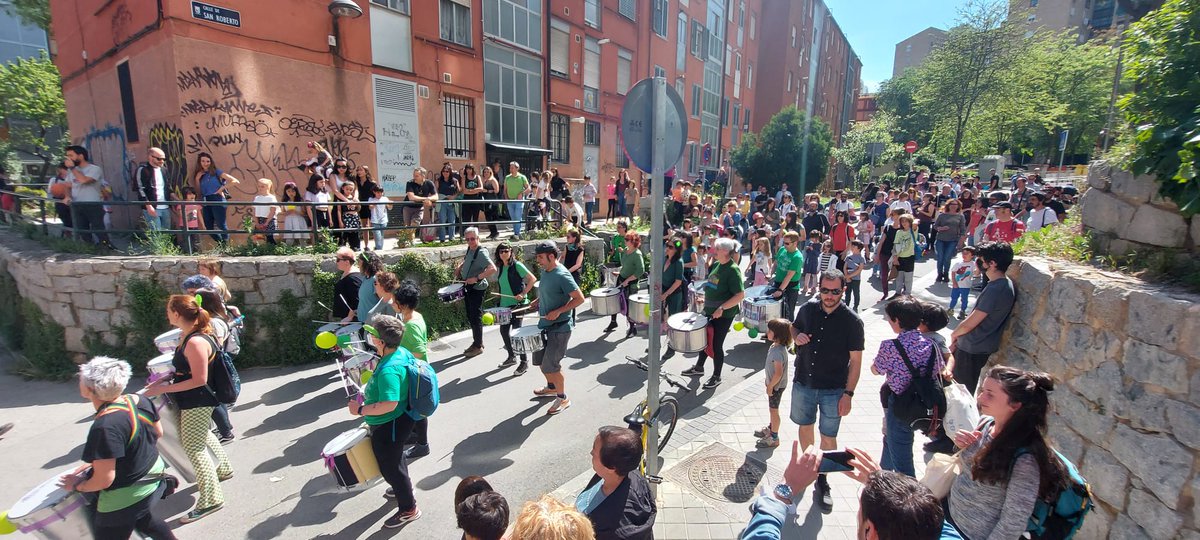 MXCLourdes's tweet photo. Maravillosa jornada de #RevueltaEscolar, celebrando nuestro aniversario, reivindicando #streetsforkids, espacios seguros,menos contaminados y amigables con la infancia. Gracias!
@LourdesFUHEM @afalourdes @aso_almalatina @ScoutPlaneta @RevueltaEscolar https://t.co/gu3Kb3hlk3