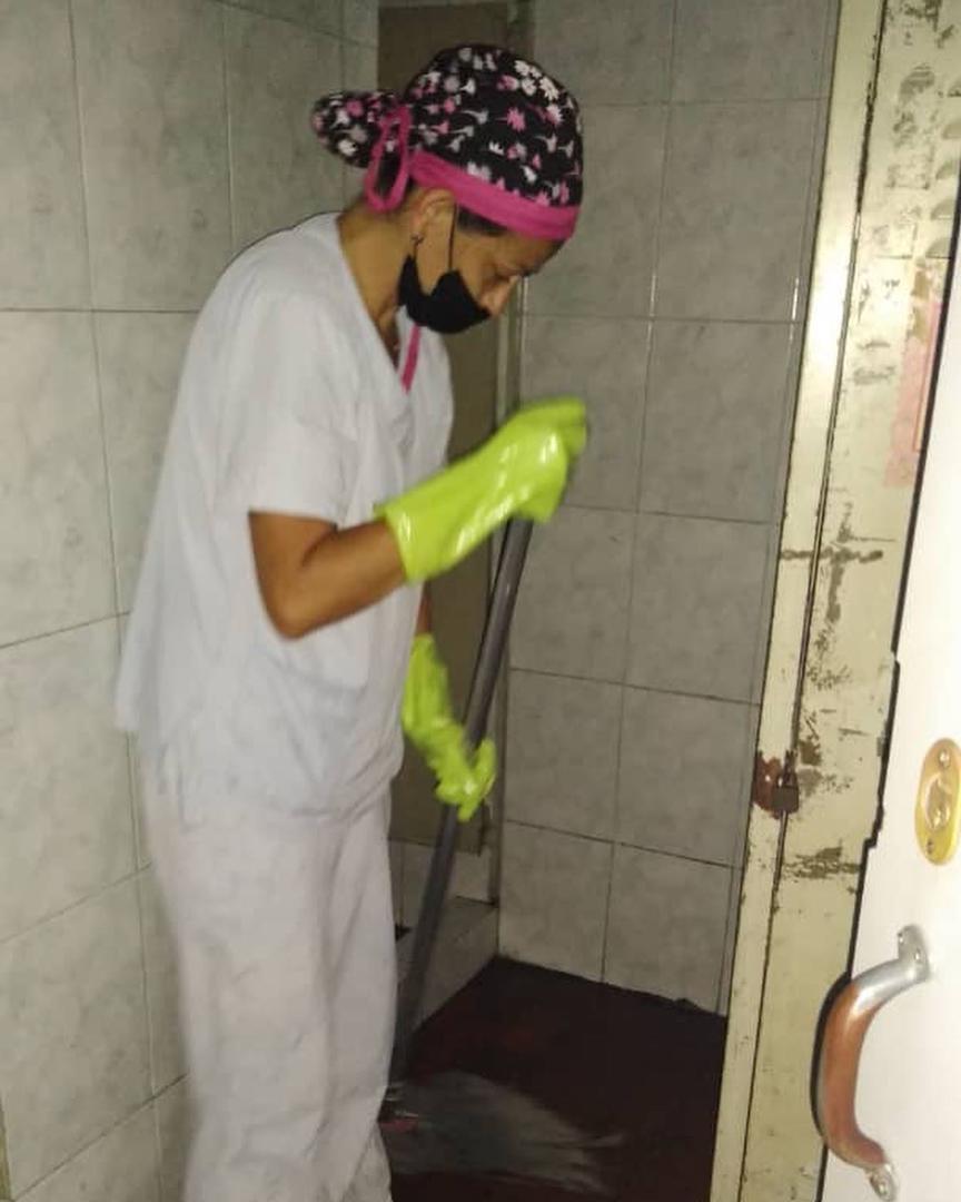 IVSSELCUARTEL's tweet photo. #Hoy | Nuestro valioso personal de Bioseguridad se encuentra activo realizando labores de limpieza y desinfección en nuestro centro con el fin de seguir brindando protección a nuestros trabajadores y nuestros usuarios @NicolasMaduro @MagaGutierrezV https://t.co/PVlEFWXjiU
